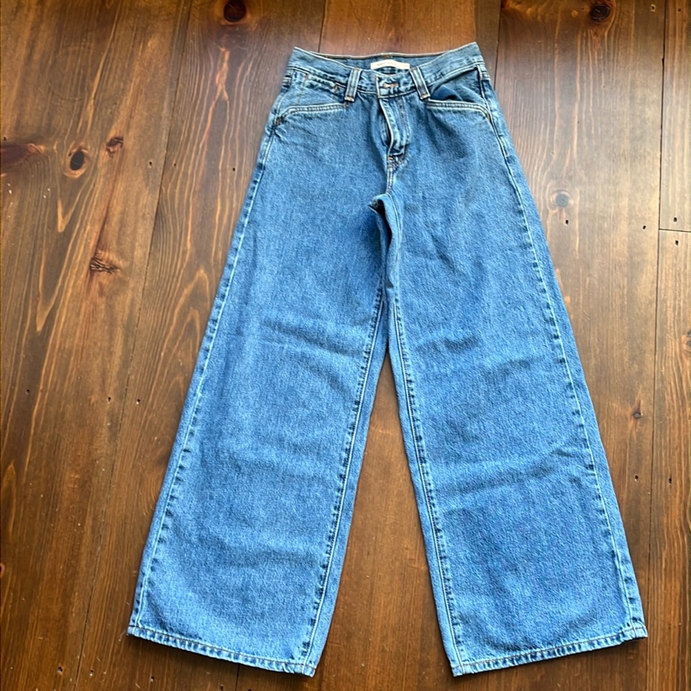 Levi's Women's 94 Baggy Wide Leg Jean Size 25 Color Take Chances Inseam 29